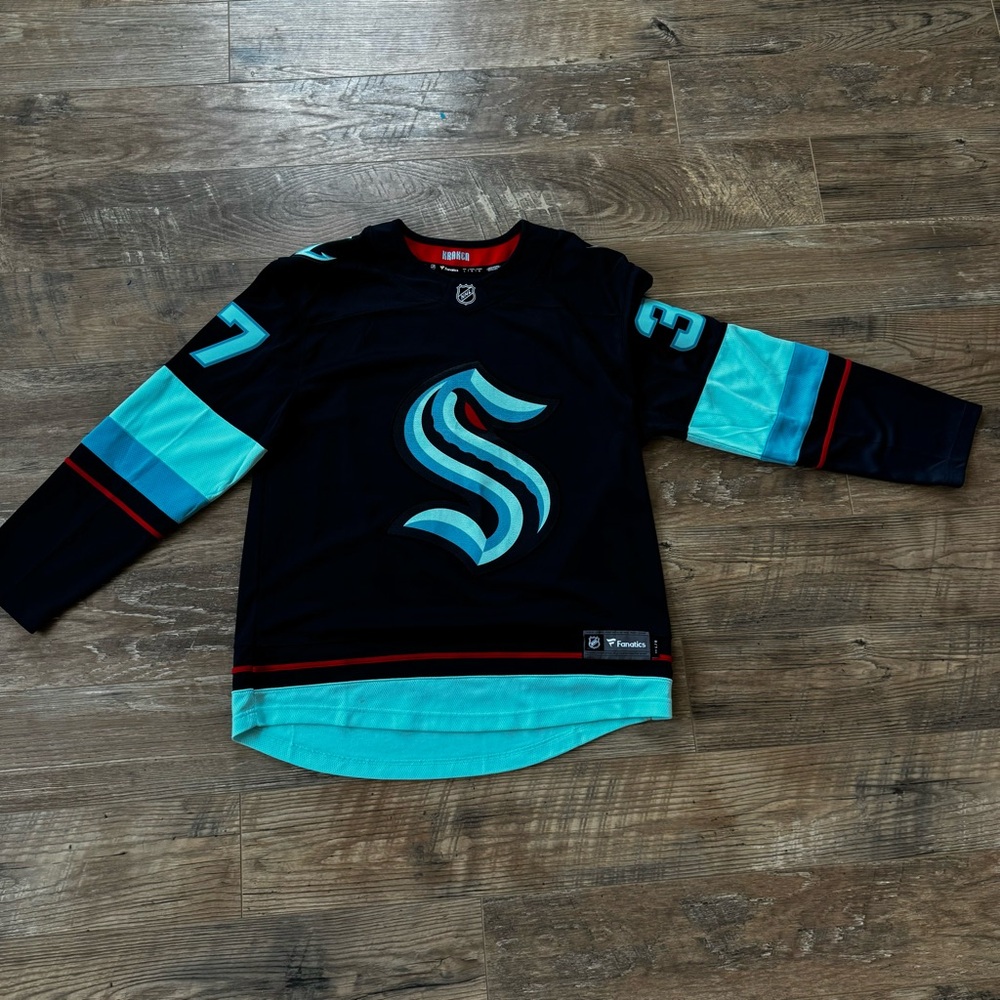 Seattle Kraken Yanni Gourde Hockey Jersey Mens Large